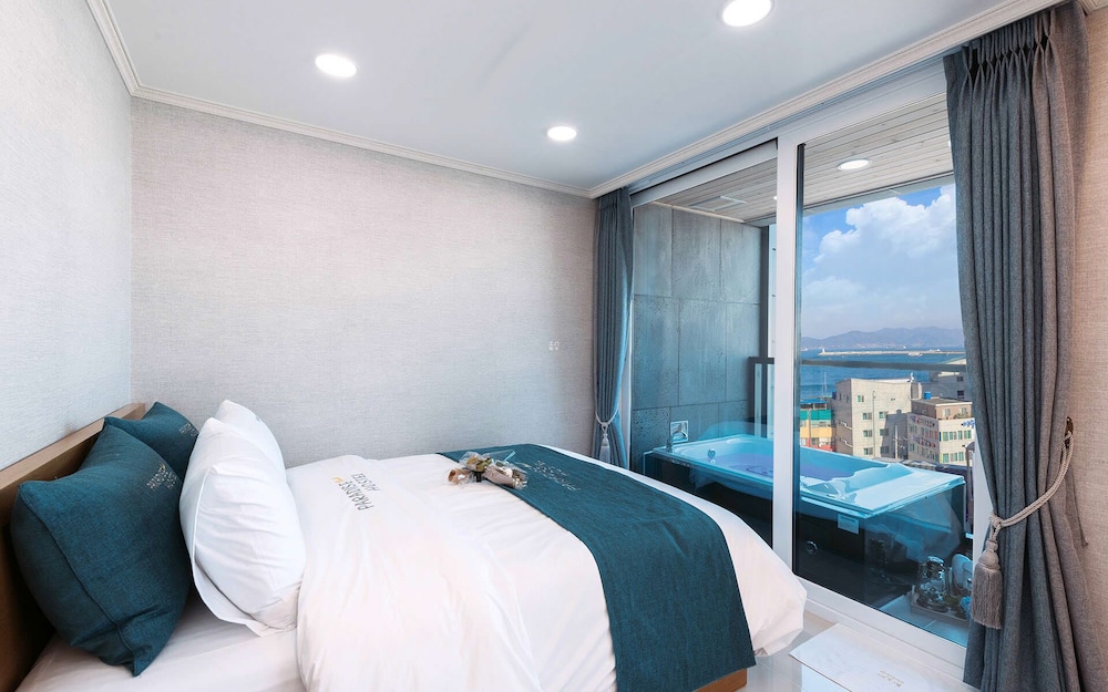 Yeosu Paradise Spa Pension 15/50