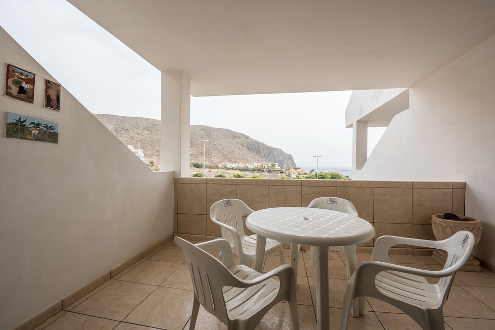 PALOMA BEACH APARTMENTS 45/57