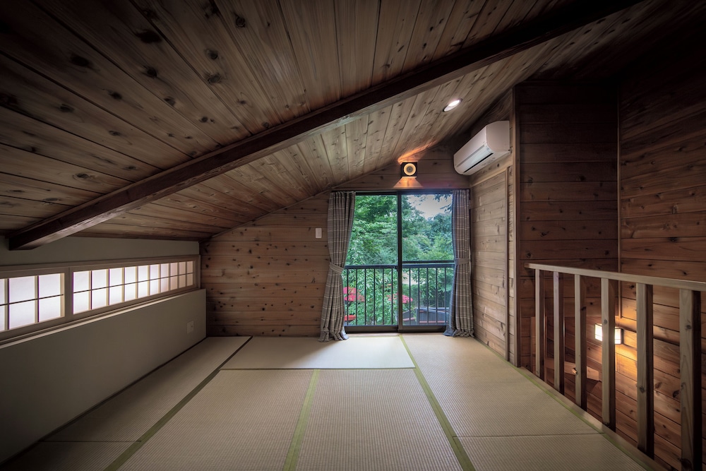 Japanese Western, Cottage, 4 Futon Beds, Outdoor Bath, Building a