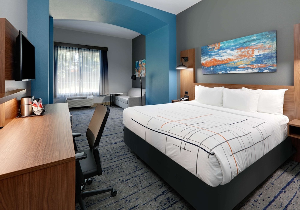 La Quinta Inn Suites Jacksonville 15/34