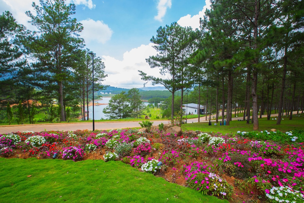Terracotta Hotel Resort Dalat 46/50