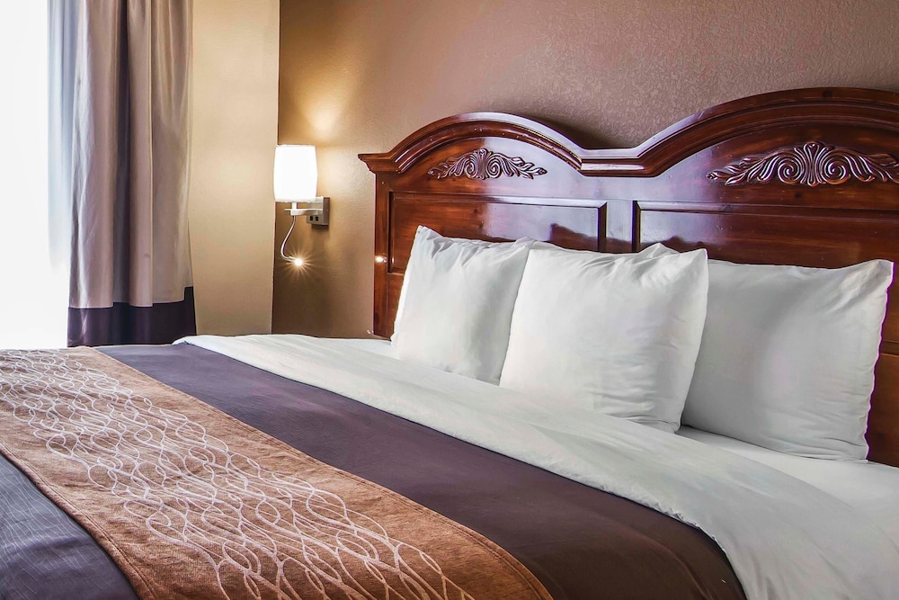 Quality Inn & Suites I-35 E-Walnut Hill 11/41
