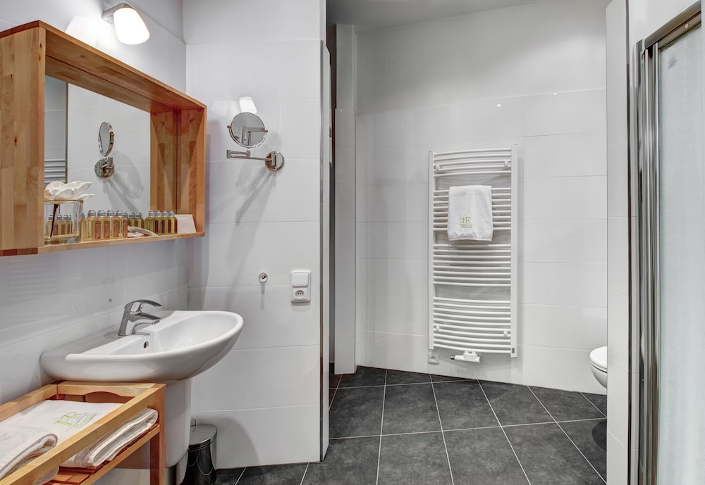 4 Arts Apartments by Adrez Living 47/52