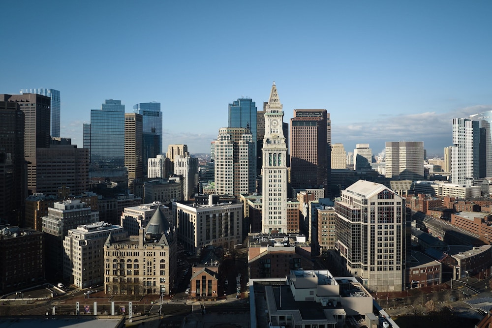 Marriott Vacation Club Pulse at Custom House, Boston 43/45