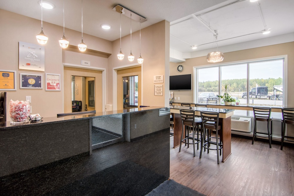 Econo Lodge Fox Creek, AB 26/28