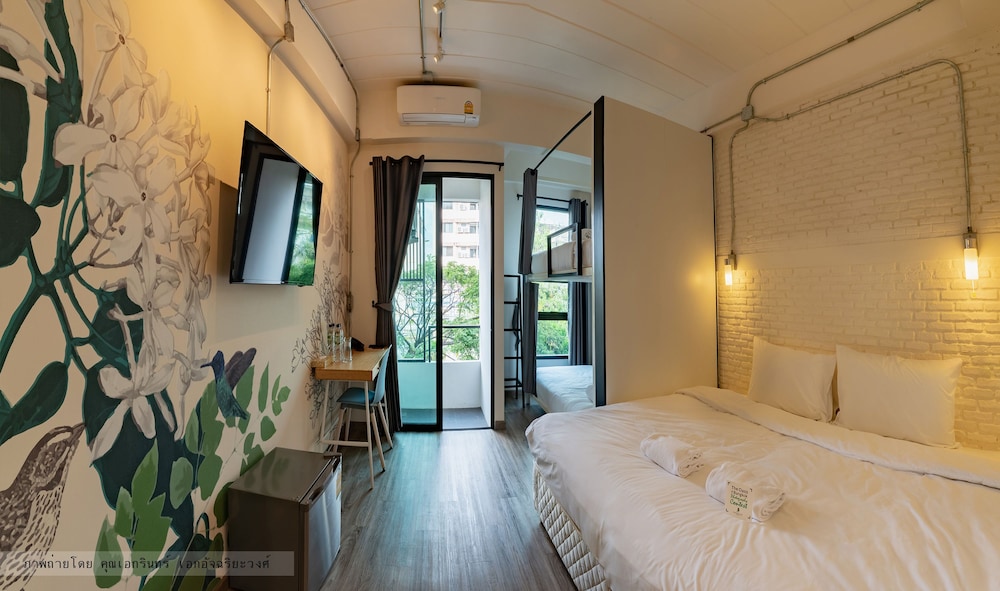 Bangkok Oasis Hotel 12/50