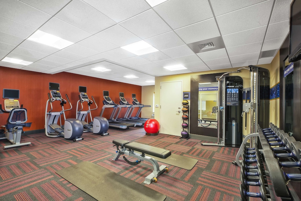 Hampton Inn Suites Madison West 23/48