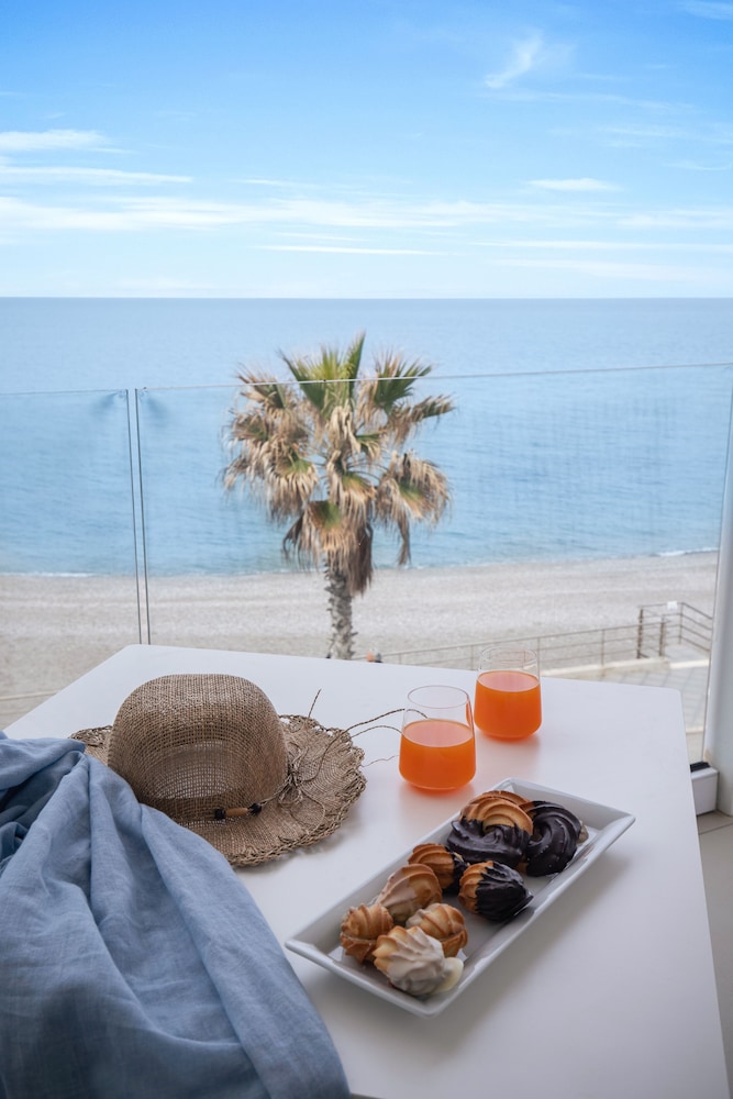 Seaside Hotel 28/42