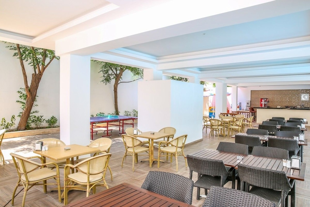 Lalila Blue Suites 52/73