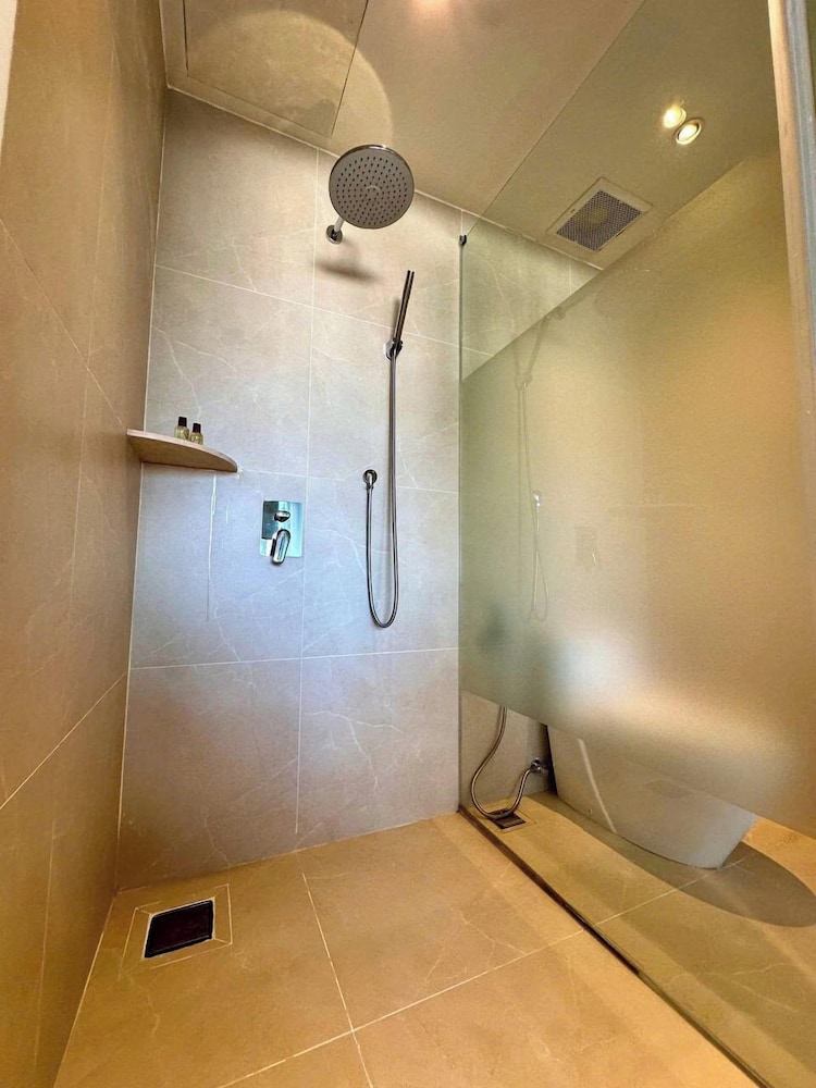 Tulip Hotel 2 66/66