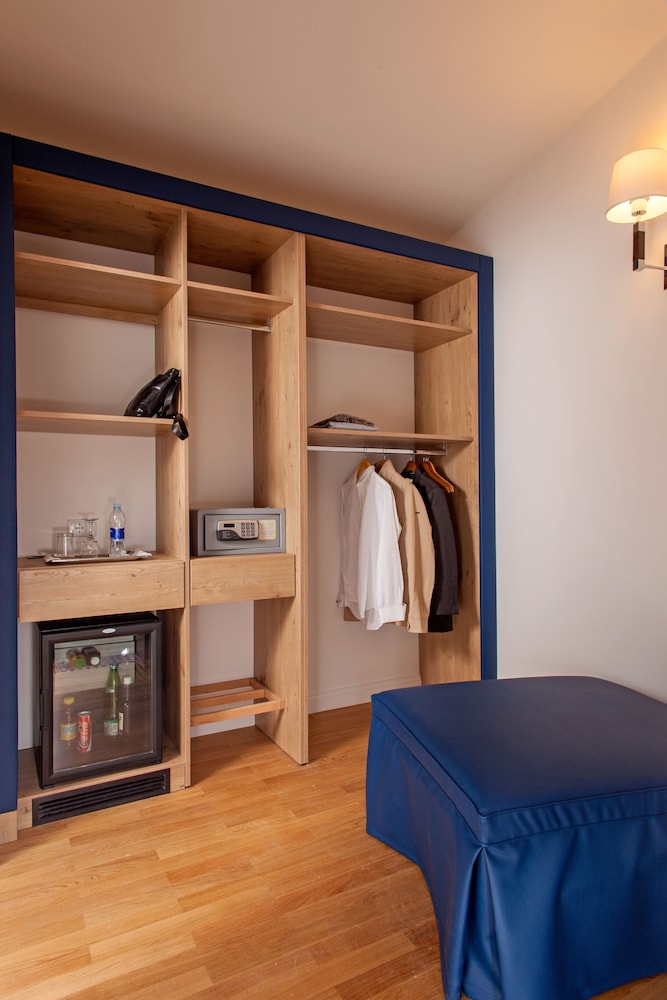 FLORIS HOTEL 55/73