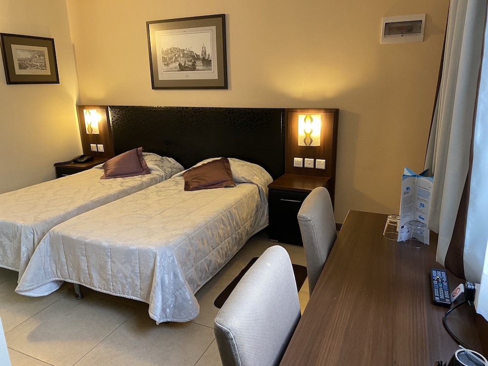 Grand Harbour Hotel 10/45