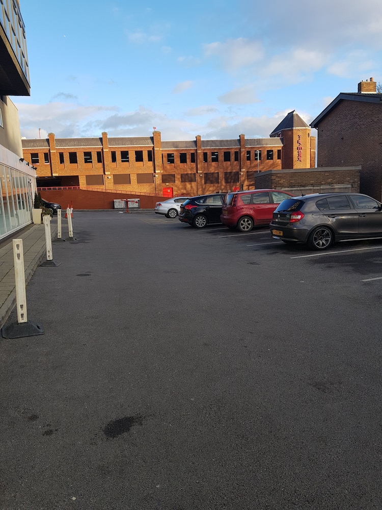Holiday Inn Express Wakefield 40/48