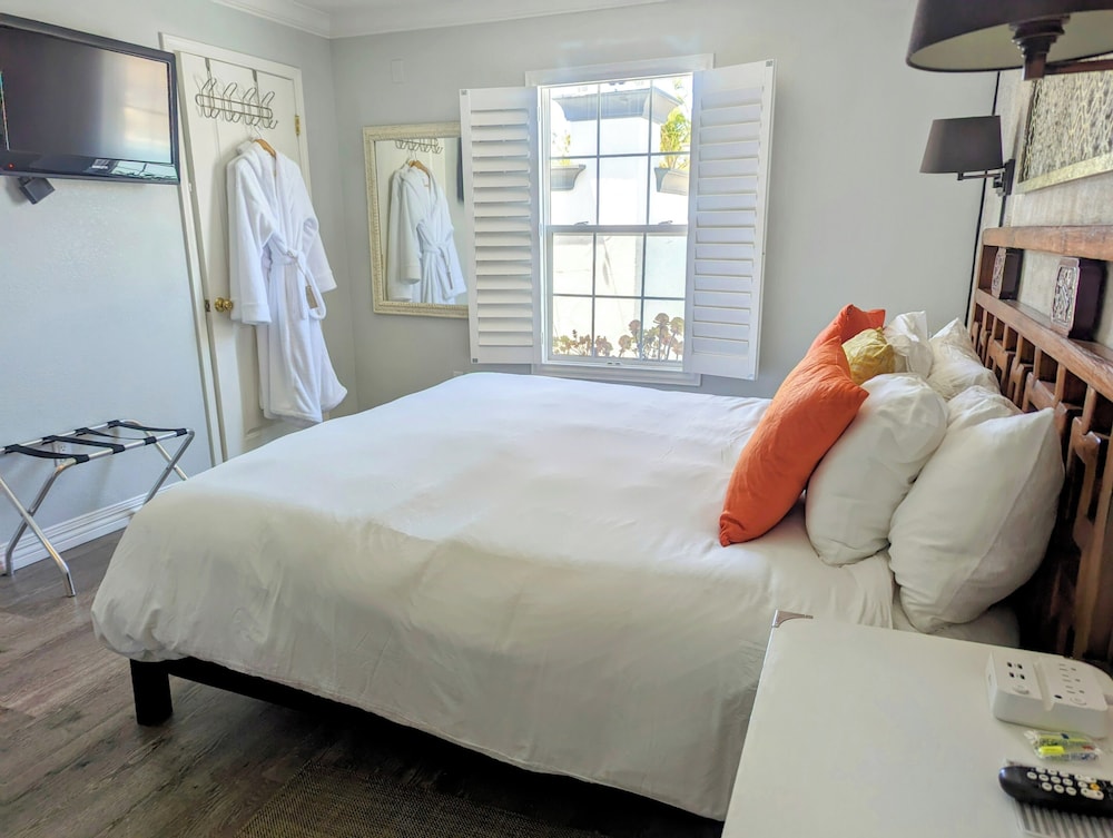 Capitola Hotel 9/50