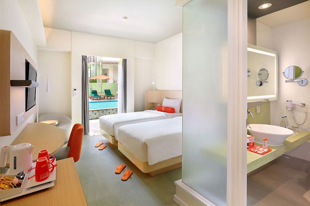 Harris Unique Pool Access، HARRIS Hotel Kuta Tuban 4/4