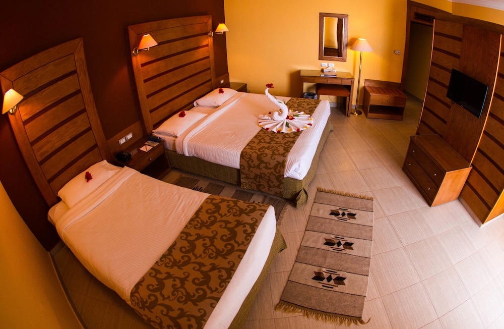 Golden Beach Resort 24/50