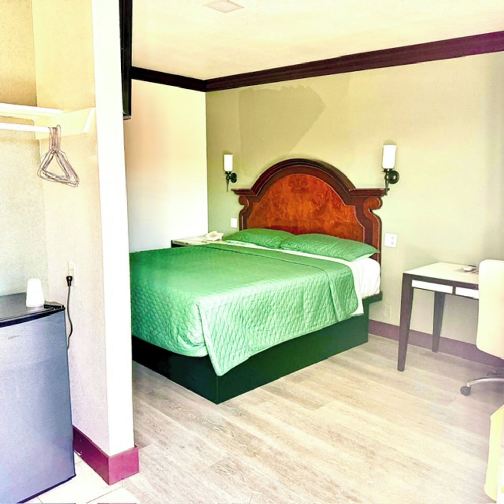 A Fisher's Inn Motel 16/63