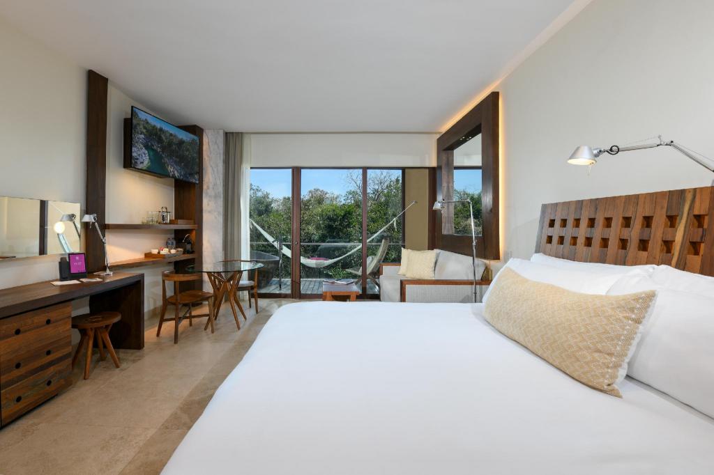 River, Suite, King Bed