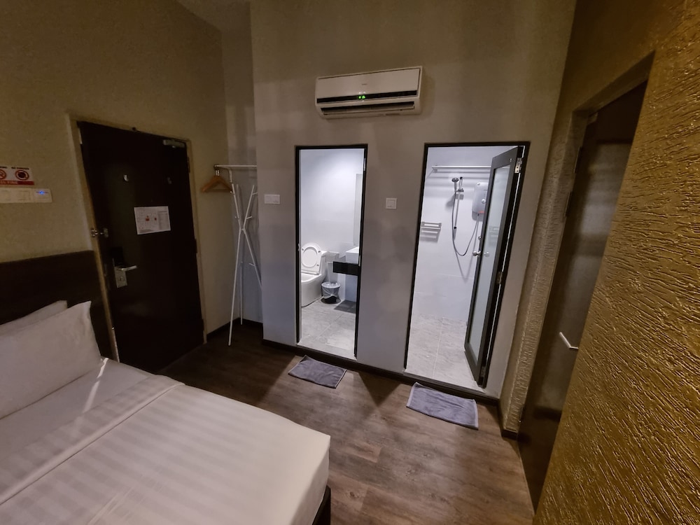 Miico Hotel Mount Austin 40/58