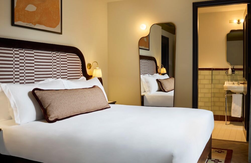 Roomy, King Bed