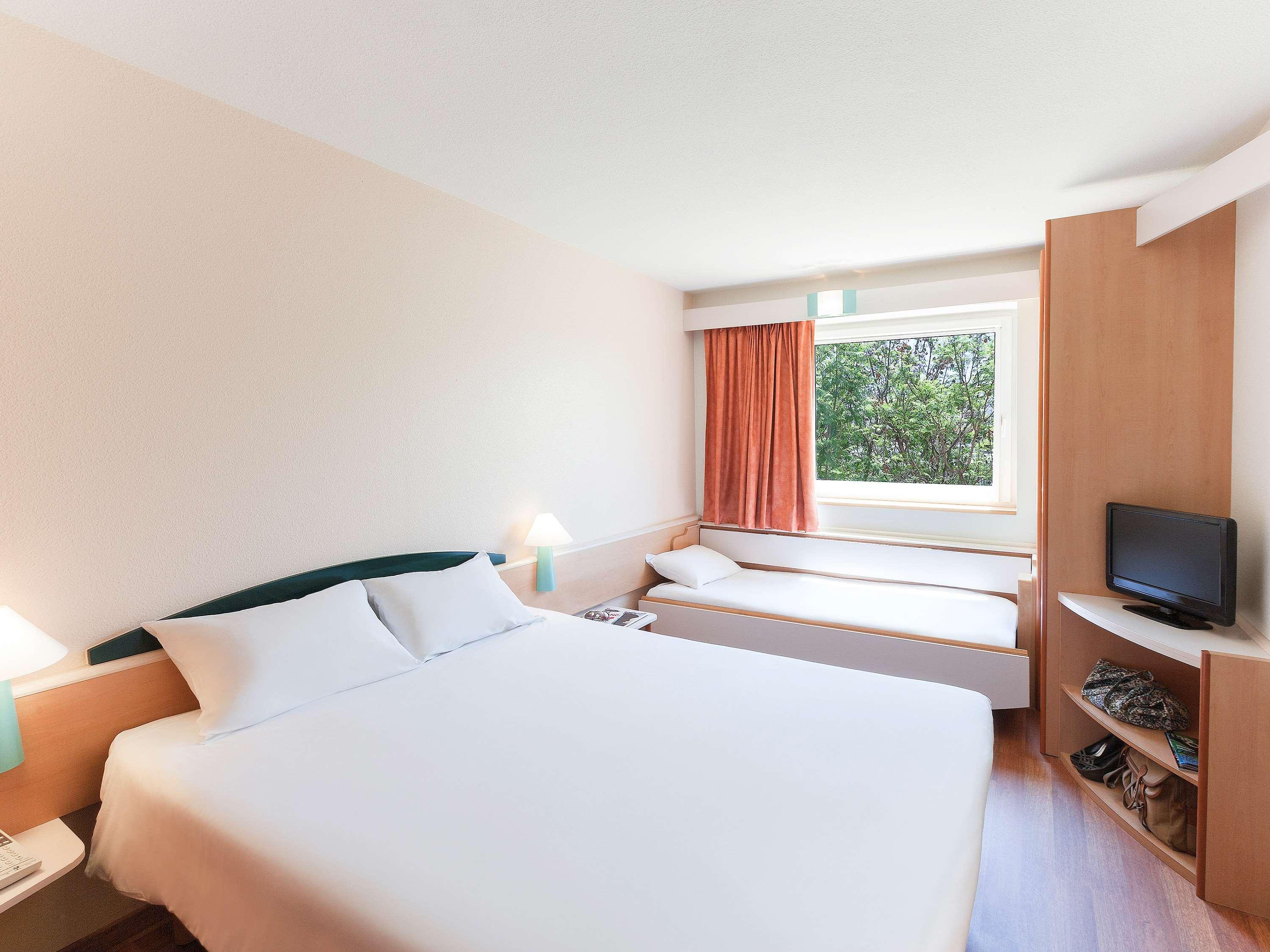ROOM, DOUBLE BED, WITH EXTRA BED