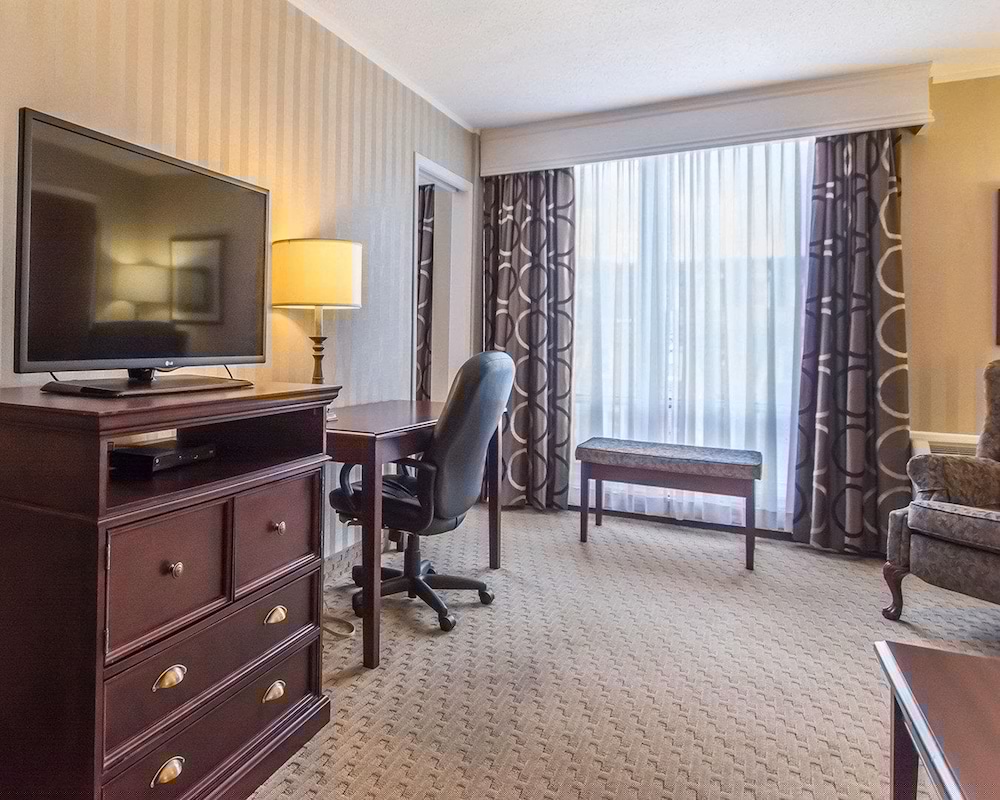 Quality Inn Suites Downtown Charlottetown 24/34