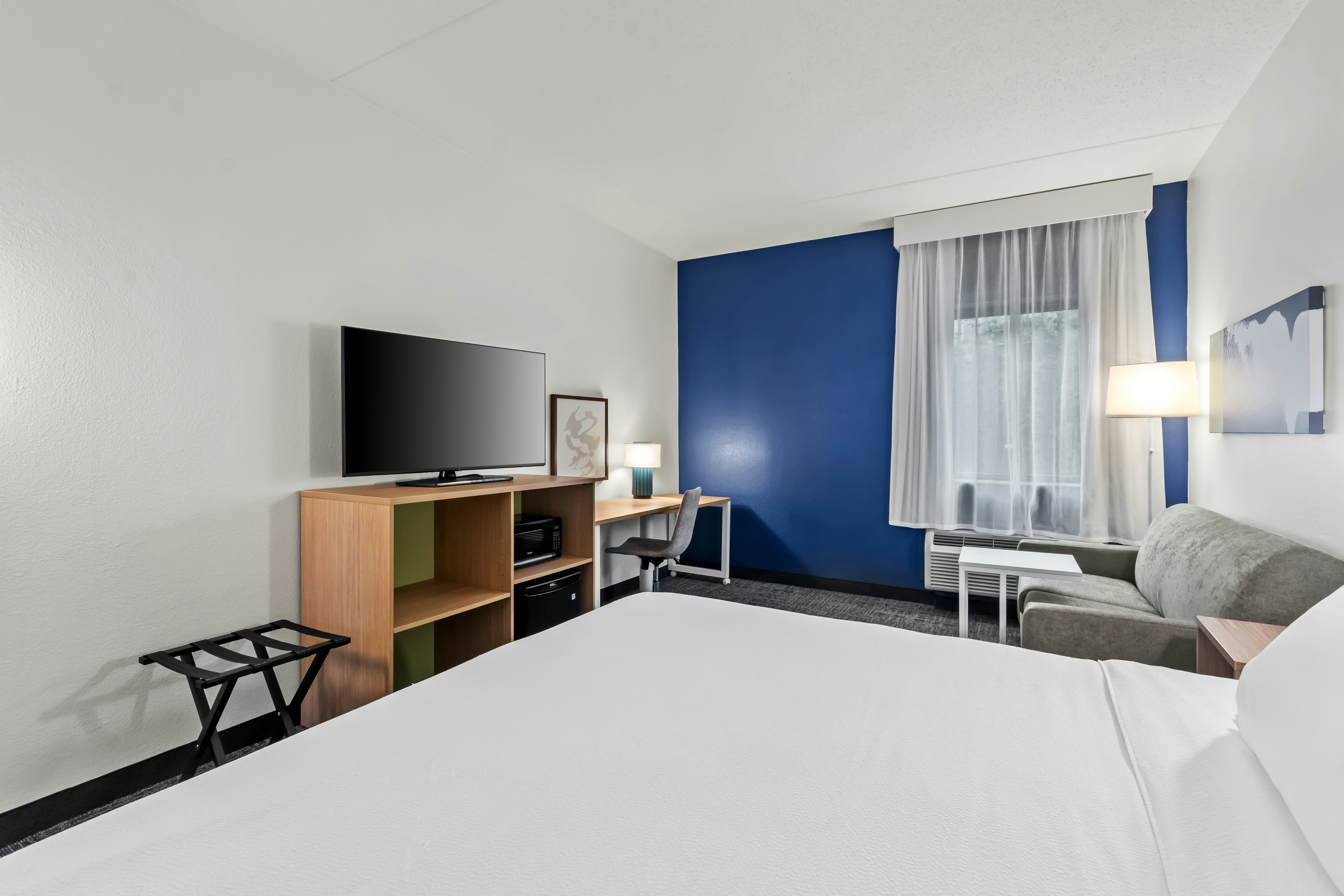 ROOM, KING BED, SOFA