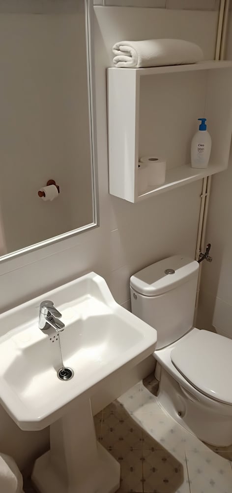 HOSTAL CAS BOMBU 29/56