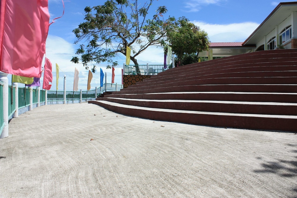 Hagnaya Beach Resort And Restaurant 10/19