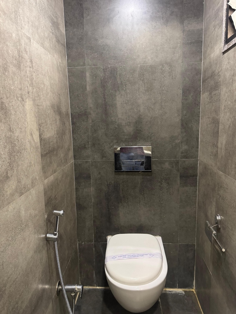 OYO Rooms Thaltej SG Highway 47/51