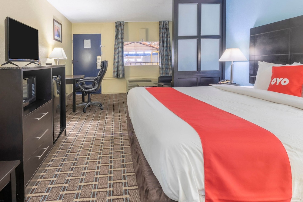 OYO Hotel Knoxville TN Cedar Bluff I-40 4/21
