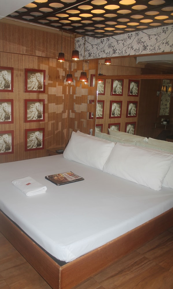 Hotel Ava Gil Puyat 41/56