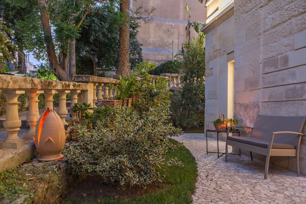 Dimora Storica Muratore Luxury Rooms 35/47
