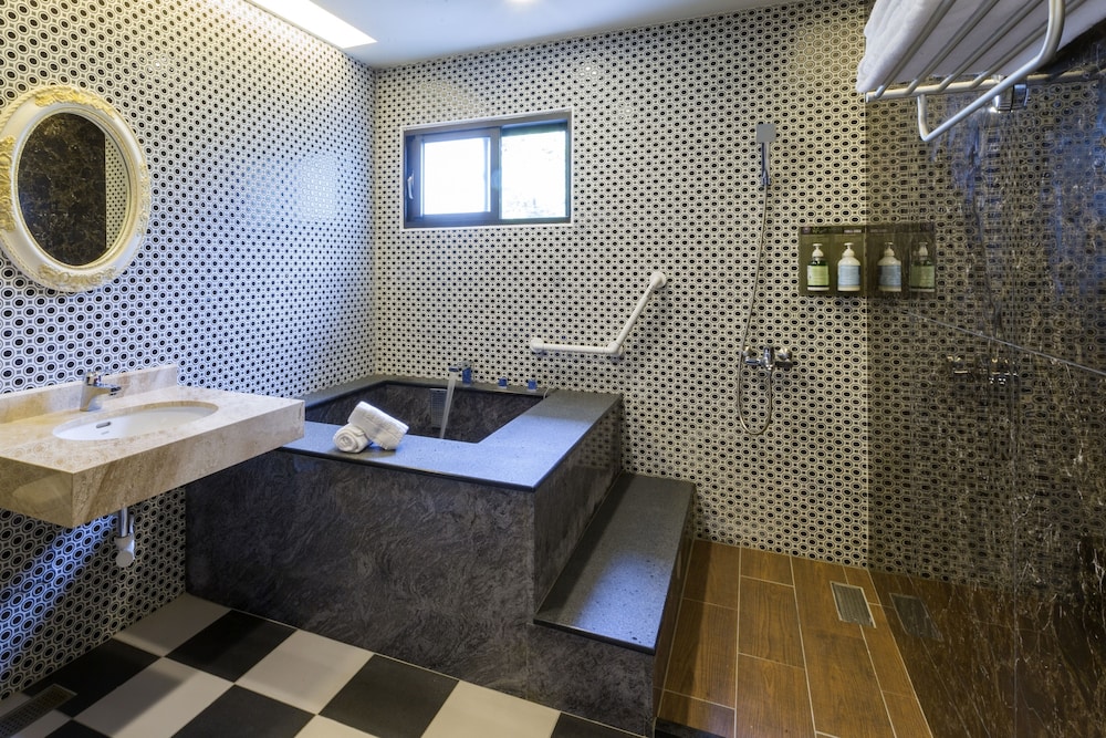 Huaman Hot Spring Villa 42/68