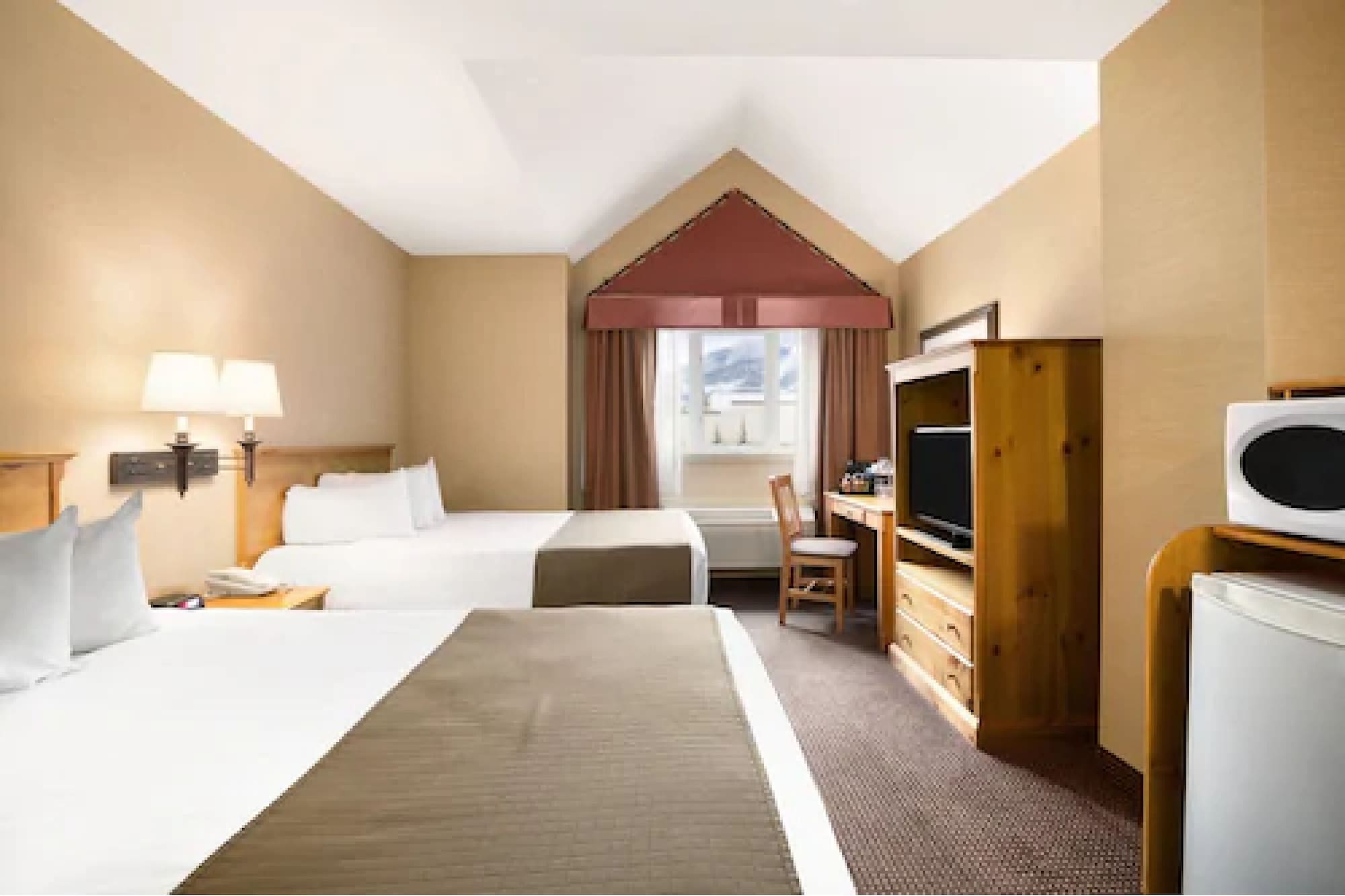 ECONOMY, 2 DOUBLE BEDS, RAIL VIEW