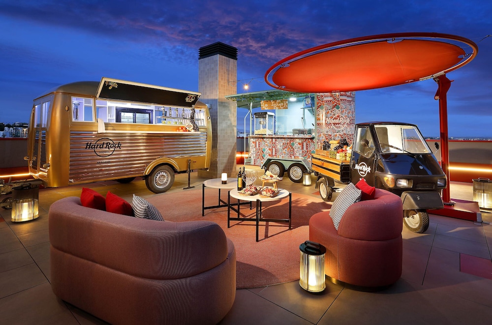 Hard Rock Hotel Madrid 72/81