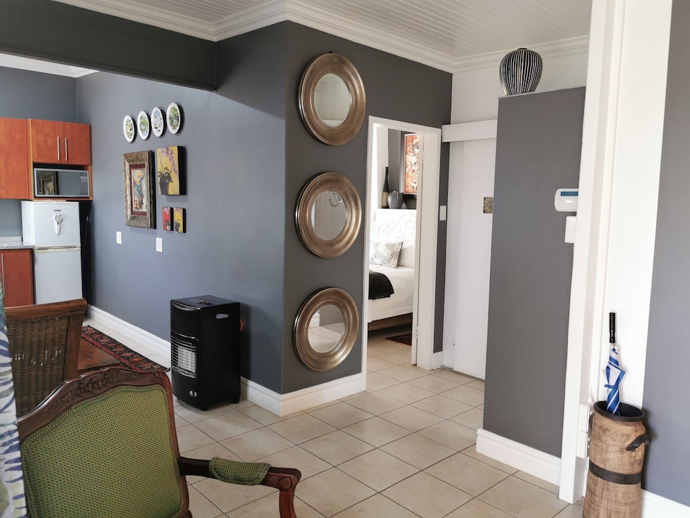 At 98 On Lynburn Guest House 8/50