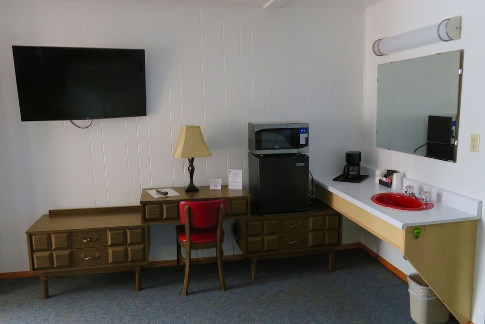 Cedars Motel 56/72