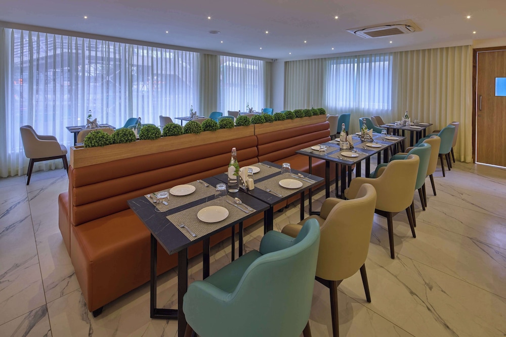 Grand Continent Hebbal A Sarovar Portico Affiliate 23/29
