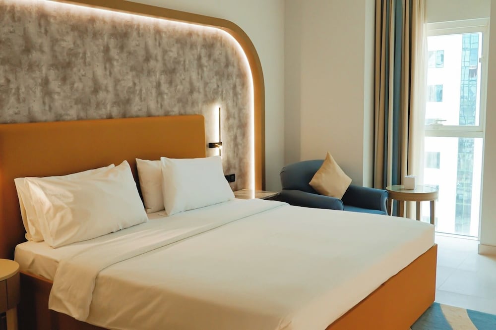 DELUXE, KING BED, CITY VIEW