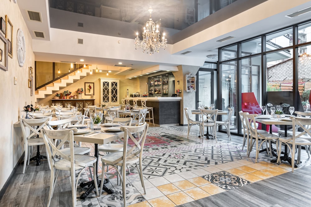 Sephia Hotel 34/44