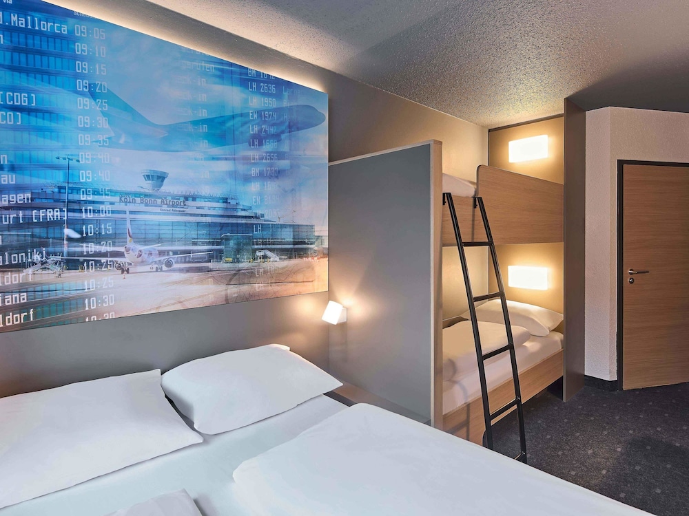 ROOM, QUADRUPLE, 1 QUEEN AND 1 BUNK BED