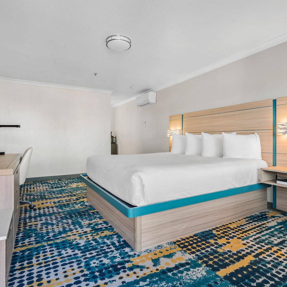 Pacific Shores Inn 19/56