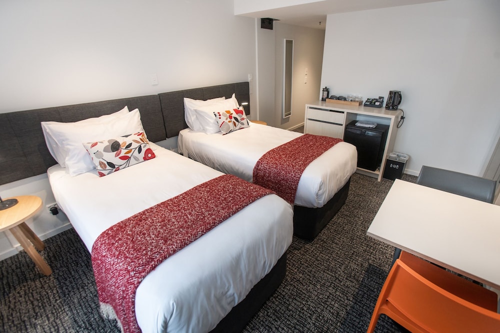 Hotel Give 28/79
