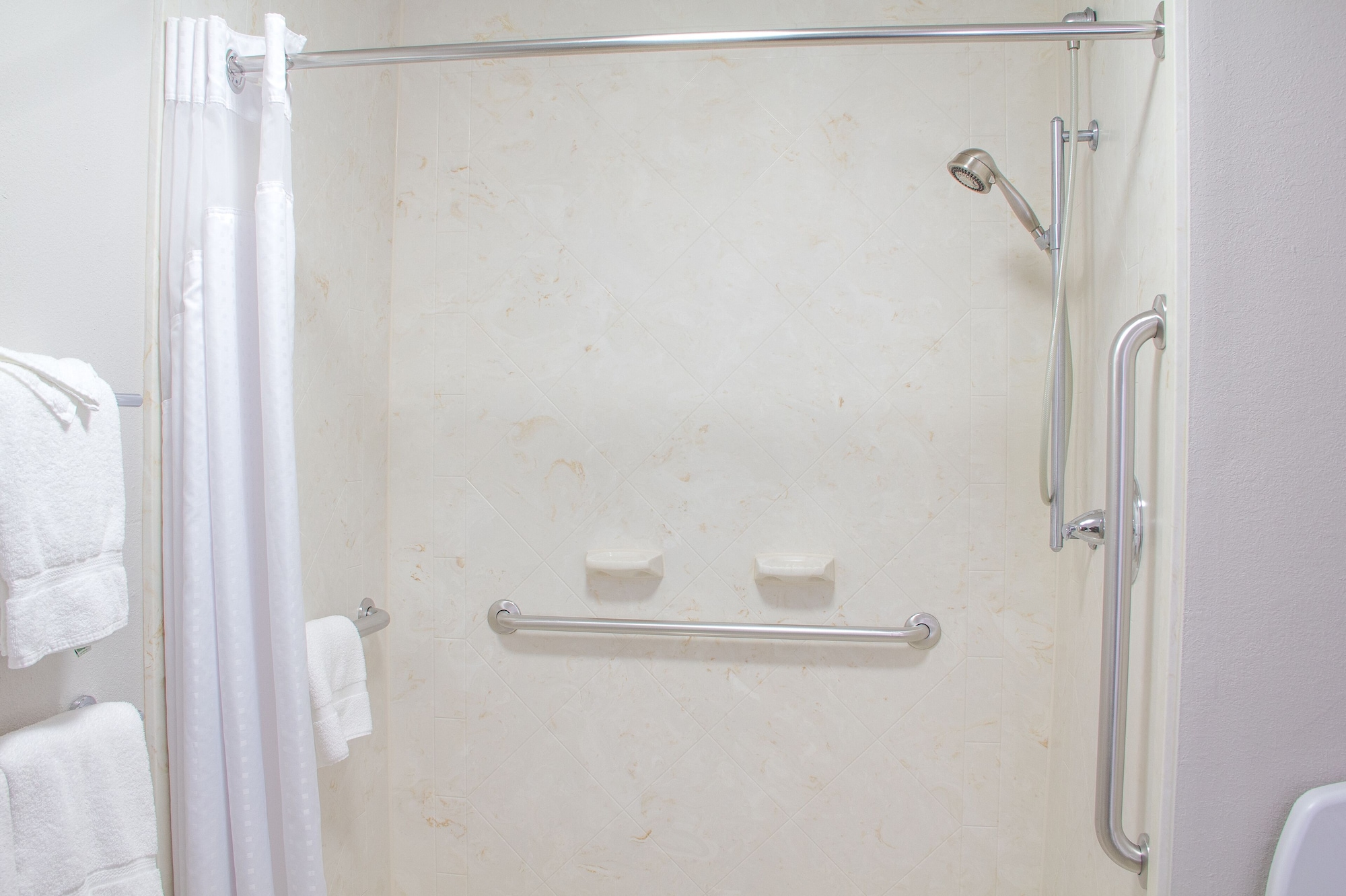 جناح بسرير كينج مع أريكة لذوي الإعاقة، Holiday Inn Express & Suites Lexington Dtwn Area-Keenland 8/8