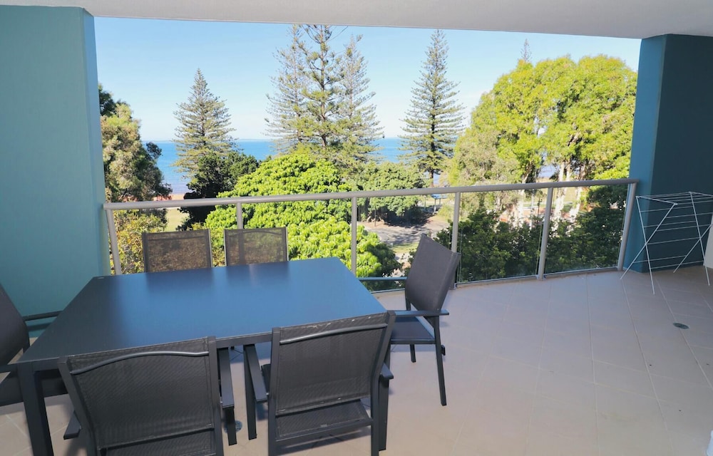 SCARBOROUGH BEACH RESORT 52/72