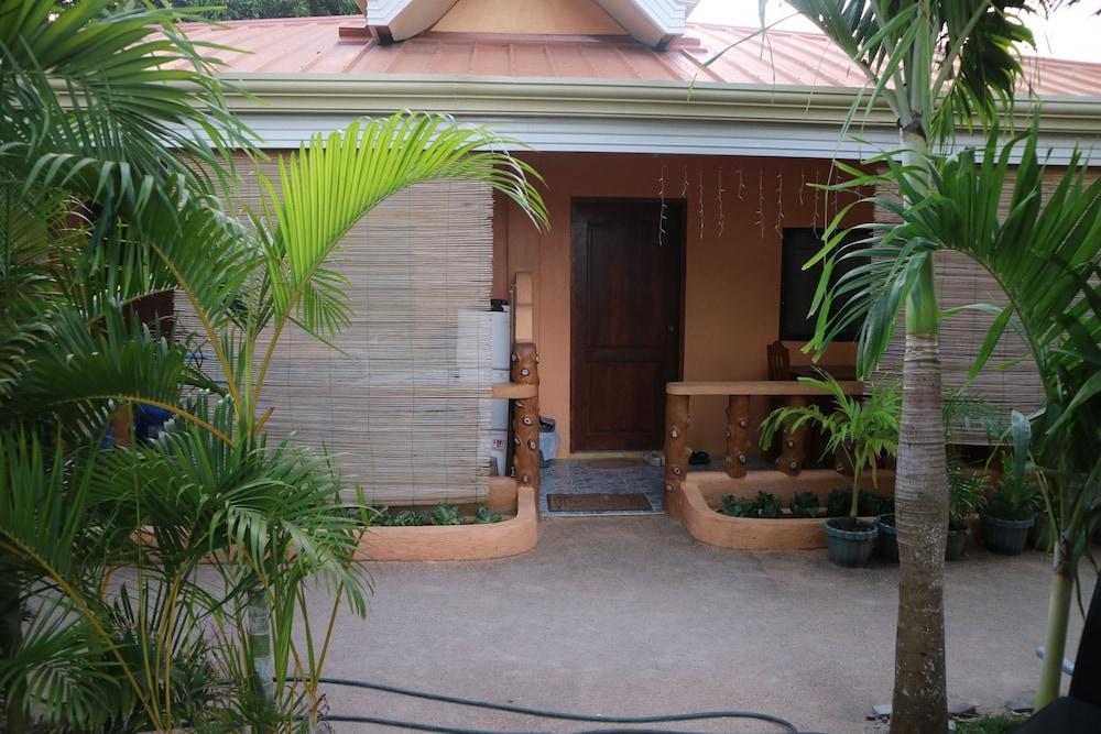 Golden Sam Resort 41/43
