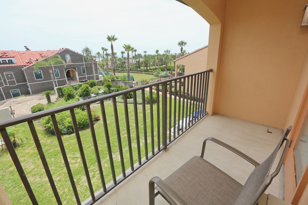 La Fiesta Ocean Inn And Suites 4/50