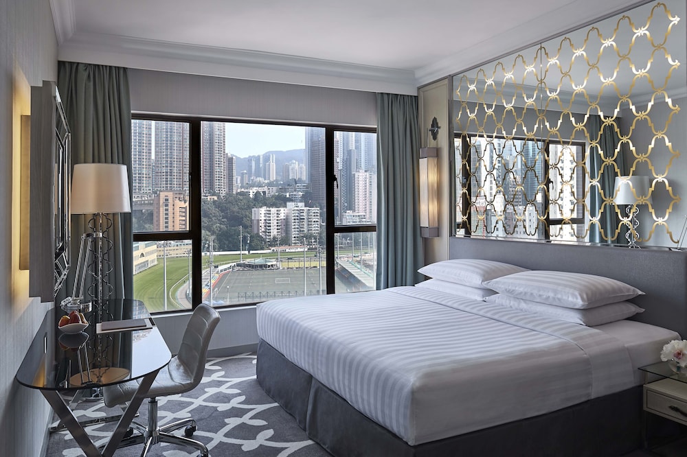 Premier Course View Room