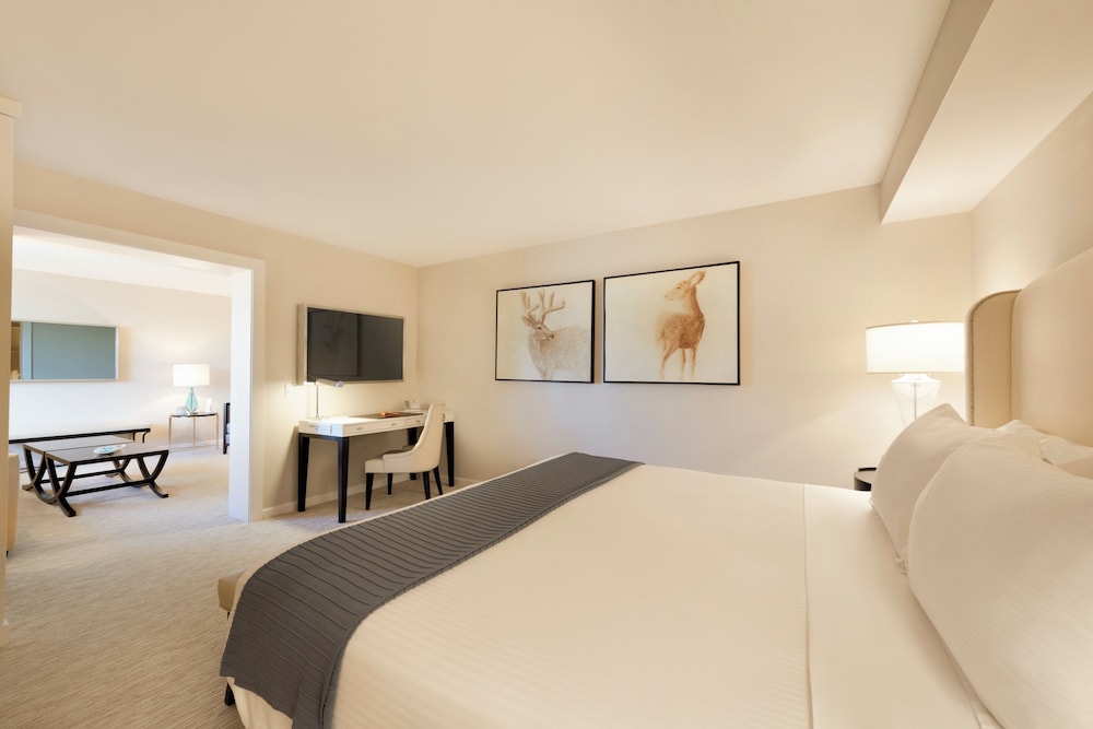 Junior Suite, King Bed, Club Floor